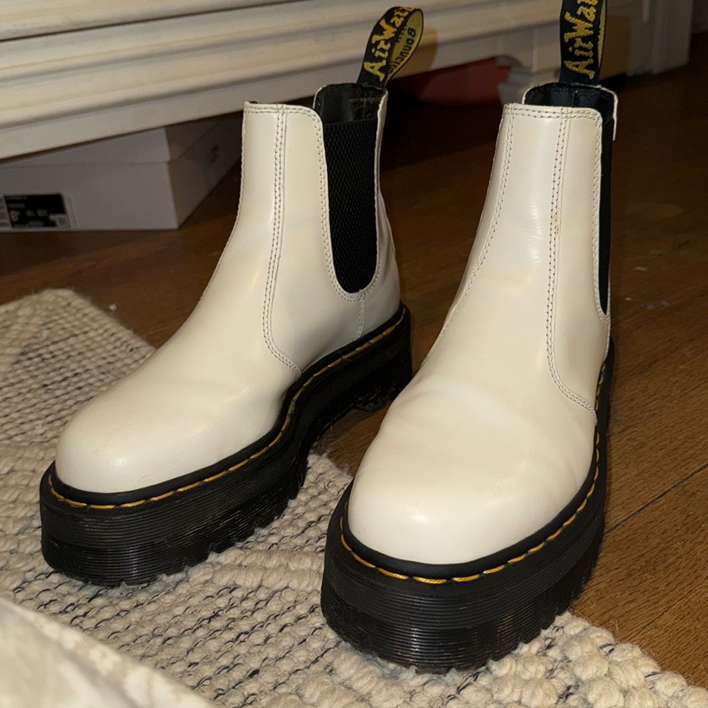 Dr. Martens 2976 Platform Chelsea Boot